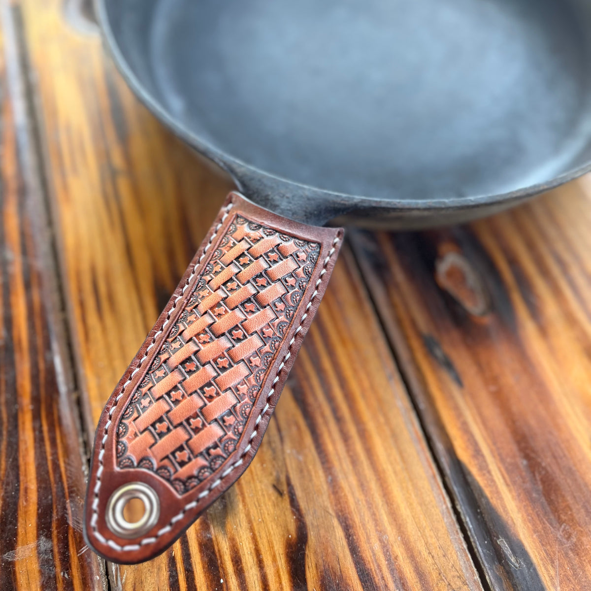 Texas Basket Stamped Cast Iron Skillet Handle - Dark Brown & Natural